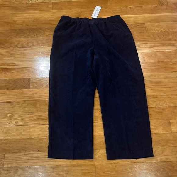 NWT Alfred dinner womens classic fit  corduroy pants size 18 p. - Picture 1 of 10